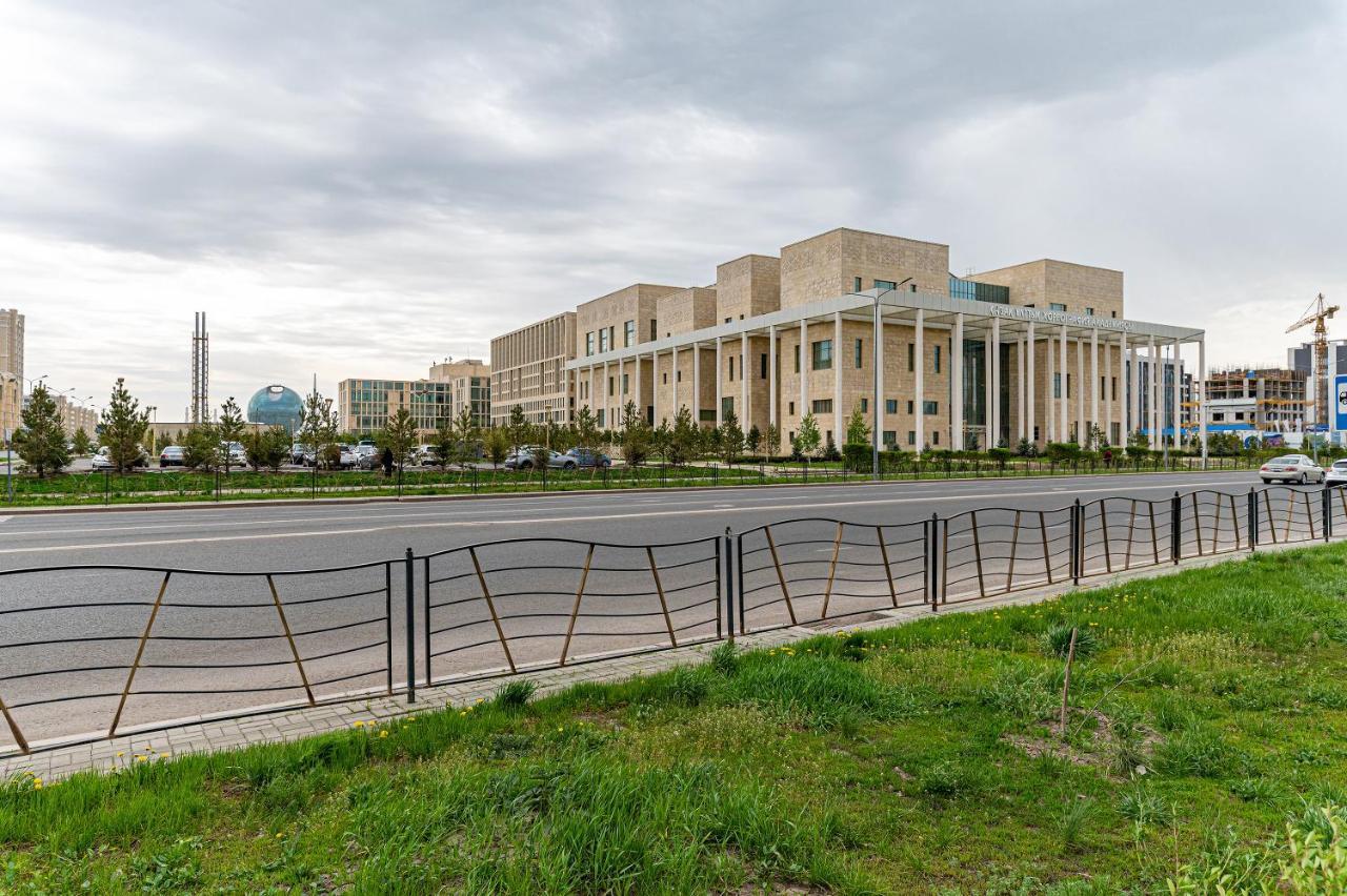 Шикарная Квартира На Против Сада Астана Экстерьер фото